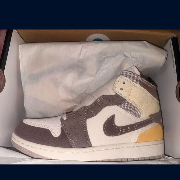 Jordan Air 1 Mid SE Craft - Brown and White - Picture 2 of 3